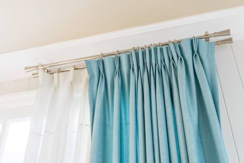 Por qué es importante el lavado de cortinas tradicionales